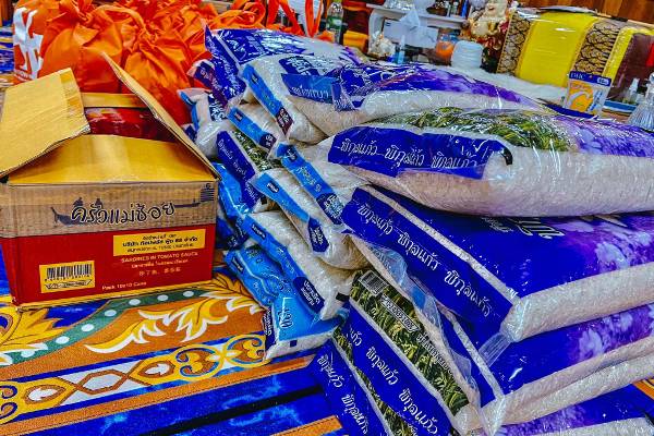 Arrow_Energy_donation_of_Supplies_for_Flood_Victims_in_Saraburi,_Lopburi_and_Nakhonpathom_provinces.3-TPDUPois