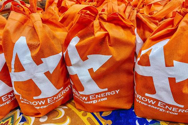 Arrow_Energy_donation_of_Supplies_for_Flood_Victims_in_Saraburi,_Lopburi_and_Nakhonpathom_provinces.1-TbFUPois